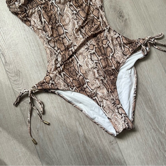 Snake print swimsuit - Picture 6 of 7